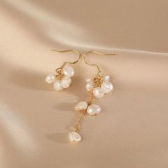 Bông tai Ngọc Trai Tua Rua Hạt Baroque Chùm Hoa Bất Đối Xứng MADAME HIEN PEARLS BTB067