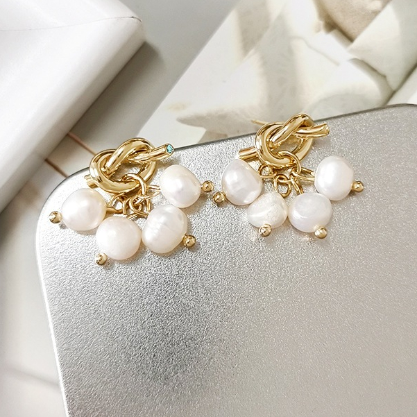 Bông Tai Bạc Đính Chùm Ngọc Trai Baroque Mặt Kim Xoắn Đáng Yêu MADAME HIEN PEARLS BTB087