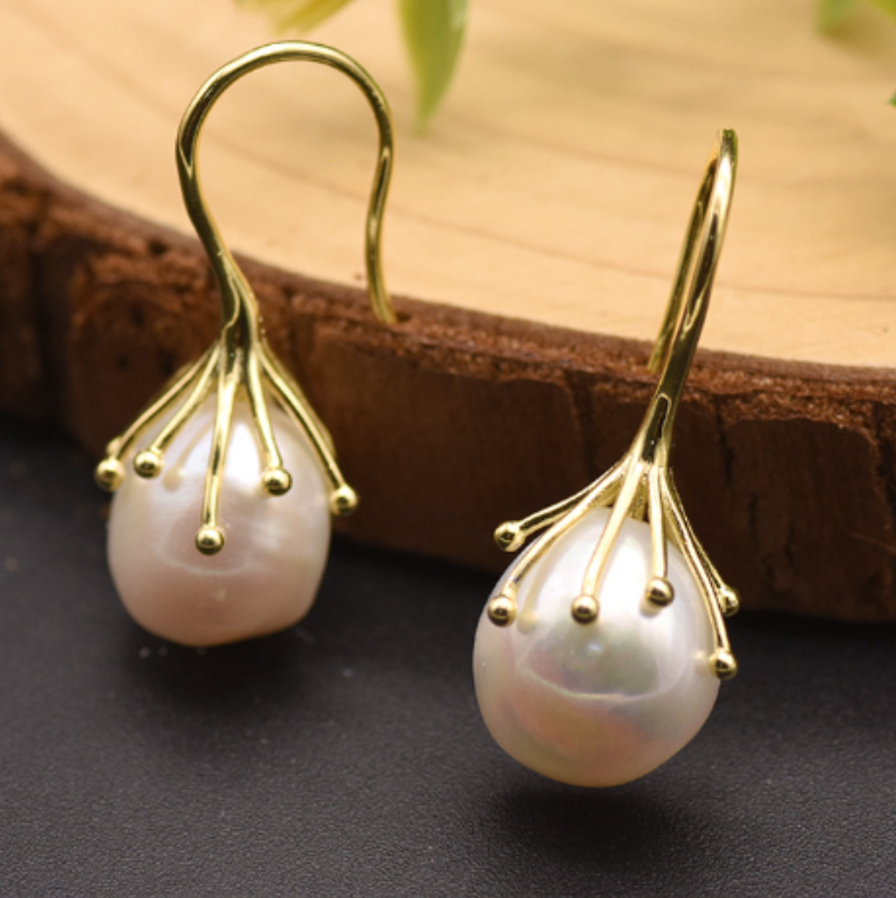 Designer Jewelry Bông Tai Thiết Kế Ngọc Trai Nụ Hoa Baroque Bọc Nhuỵ Kim Cá Tính MADAME HIEN PEARLS BTB091