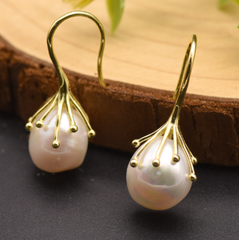 Designer Jewelry Bông Tai Thiết Kế Ngọc Trai Nụ Hoa Baroque Bọc Nhuỵ Kim Cá Tính MADAME HIEN PEARLS BTB091