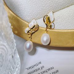 Bông tay Kim Bạc S925 Đính Ngọc Trai Tự Nhiên Cánh Bướm Xà Cừ MADAME HIEN PEARLS BTG037