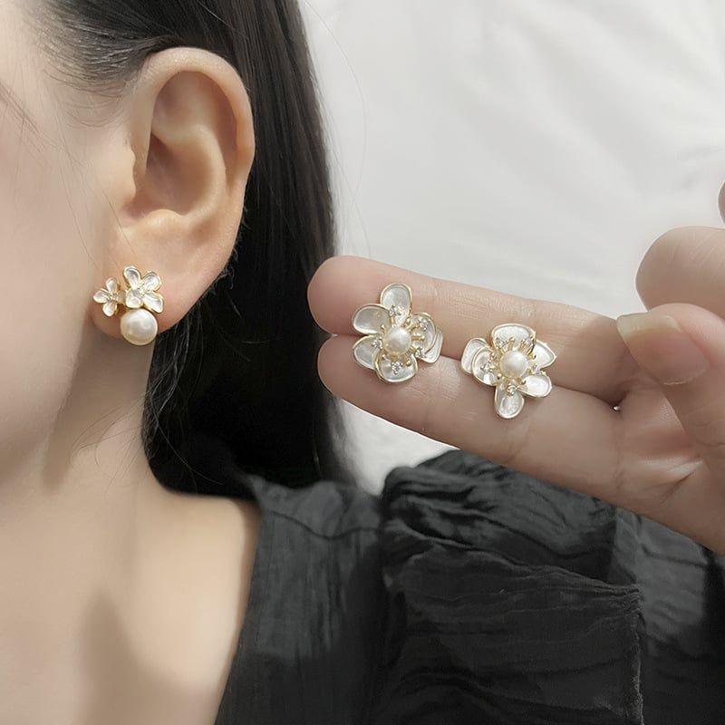 Bông Tai Ngọc Trai Tự Nhiên Khung Hoa Trà Lớn Nhỏ Sang Trọng MADAME HIEN PEARLS BTN052TR