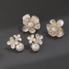 Bông Tai Ngọc Trai Tự Nhiên Khung Hoa Trà Lớn Nhỏ Sang Trọng MADAME HIEN PEARLS BTN052TR