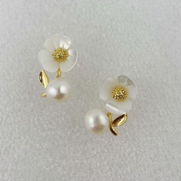 Bông Tai Ngọc Trai Tự Nhiên Cành Hoa Mai Xà Cừ MADAME HIEN PEARLS BTN163
