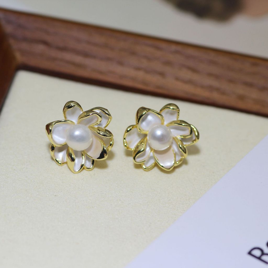 Bông Tai Ngọc Trai Tự Nhiên Dáng Hoa Kiêu Kỳ Sang Trọng MADAME HIEN PEARLS BTN169