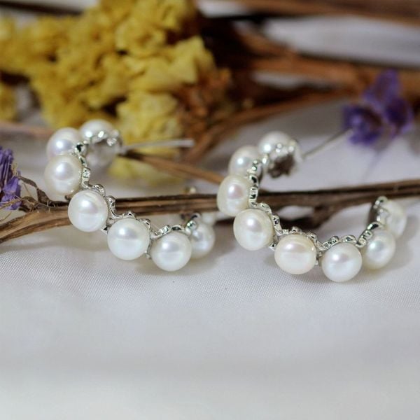 Bông Tai Bạc s925 Mặt C Đính 8 Hạt Ngọc Trai Nụ MADAME HIEN PEARLS BTN171