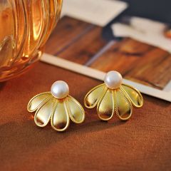 Bông Tai Ngọc Trai Thời Trang Cánh Hoa Chải Dáng Sò Biển MADAME HIEN PEARLS Tinh Tế Cho Nữ BTN223