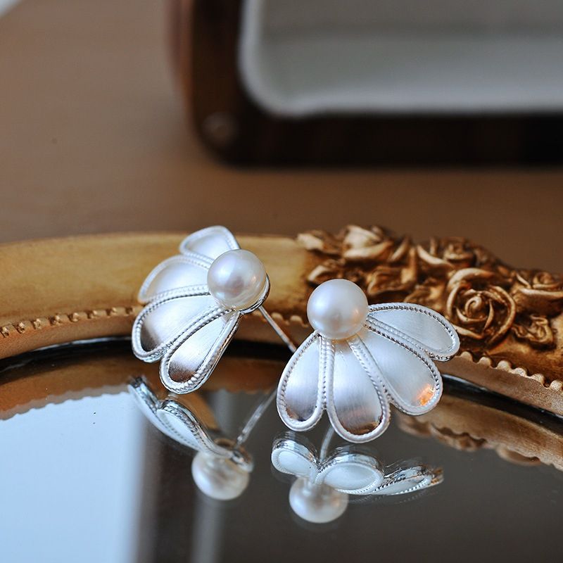 Bông Tai Ngọc Trai Thời Trang Cánh Hoa Chải Dáng Sò Biển MADAME HIEN PEARLS Tinh Tế Cho Nữ BTN223