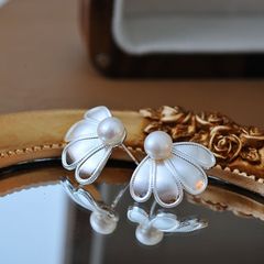 Bông Tai Ngọc Trai Thời Trang Cánh Hoa Chải Dáng Sò Biển MADAME HIEN PEARLS Tinh Tế Cho Nữ BTN223