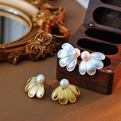 Bông Tai Ngọc Trai Thời Trang Cánh Hoa Chải Dáng Sò Biển MADAME HIEN PEARLS Tinh Tế Cho Nữ BTN223