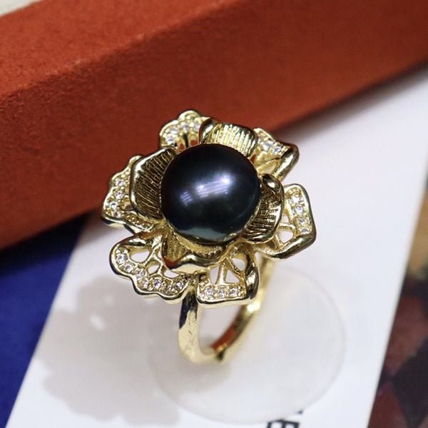 Bông Tai Ngọc Trai Tự Nhiên Dáng Hoa Sen Nở Rộ MADAME HIEN PEARLS Xinh Xắn Cho Nữ NN128