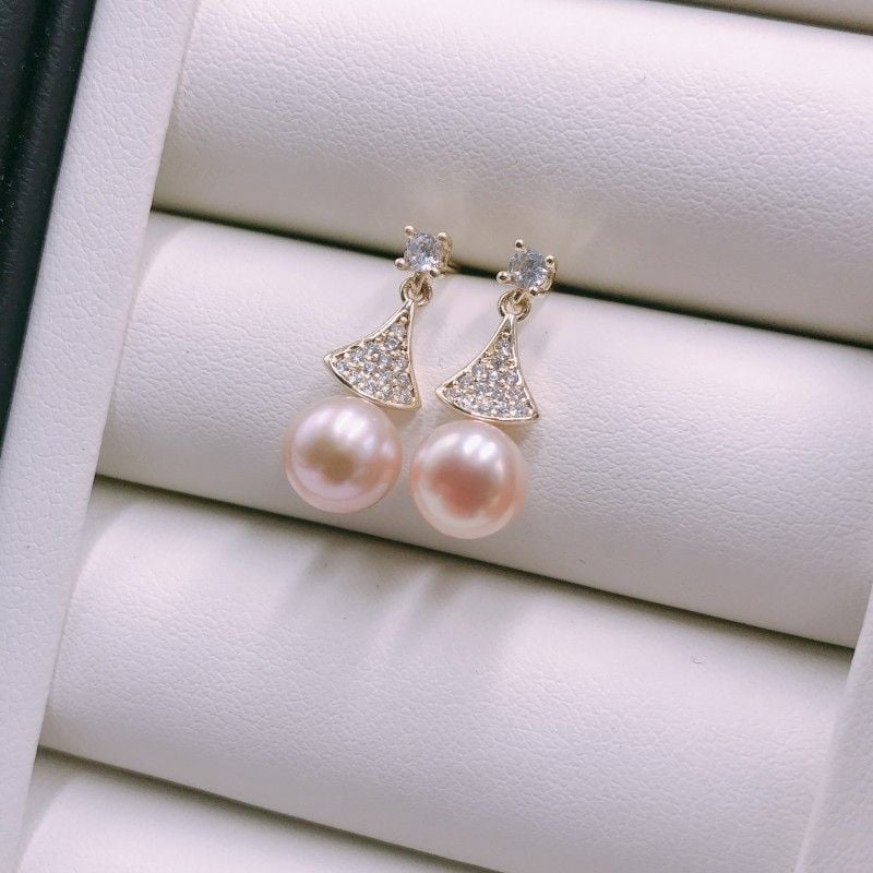 Bông Tai Ngọc Trai Dáng Nón Noel Giáng Sinh Đơn Giản MADAME HIEN PEARLS BTN066