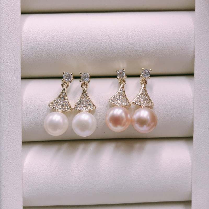 Bông Tai Ngọc Trai Dáng Nón Noel Giáng Sinh Đơn Giản MADAME HIEN PEARLS BTN066