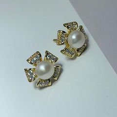Bông Tai Ngọc Trai S925 Bạc Kim Hoa Ly Nở Sang Trọng MADAME HIEN PEARLS BTN086