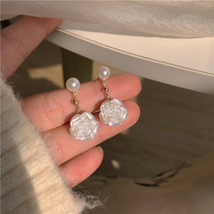 Bông Tai Ngọc Trai Tự Nhiên Kim Bạc S925 Dáng Hoa Hồng MADAME HIEN PEARLS BTN090