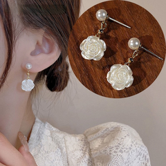 Bông Tai Ngọc Trai Tự Nhiên Kim Bạc S925 Dáng Hoa Hồng MADAME HIEN PEARLS BTN090
