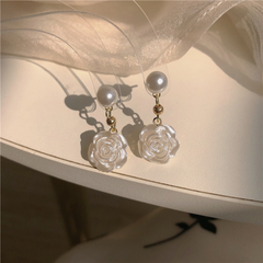 Bông Tai Ngọc Trai Tự Nhiên Kim Bạc S925 Dáng Hoa Hồng MADAME HIEN PEARLS BTN090