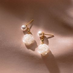 Bông Tai Ngọc Trai Tự Nhiên Kim Bạc S925 Dáng Hoa Hồng MADAME HIEN PEARLS BTN090