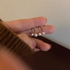 Bông Tai Ngọc Trai Tự Nhiên 2 Hạt Đan Xen Hình Trái Tim MADAME HIEN PEARLS Cho Nữ BTN095