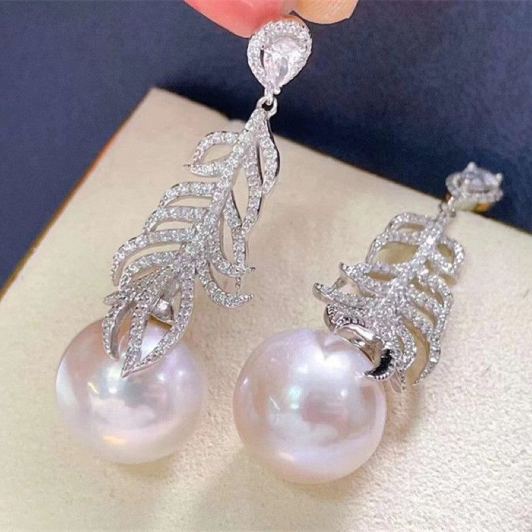 Bông Tai Ngọc Trai Tự Nhiên Tua Rua Lông Vũ Kiêu Sa MADAME HIEN PEARLS Cho Nữ BTT105