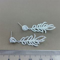 Bông Tai Ngọc Trai Tự Nhiên Tua Rua Lông Vũ Kiêu Sa MADAME HIEN PEARLS Cho Nữ BTT105