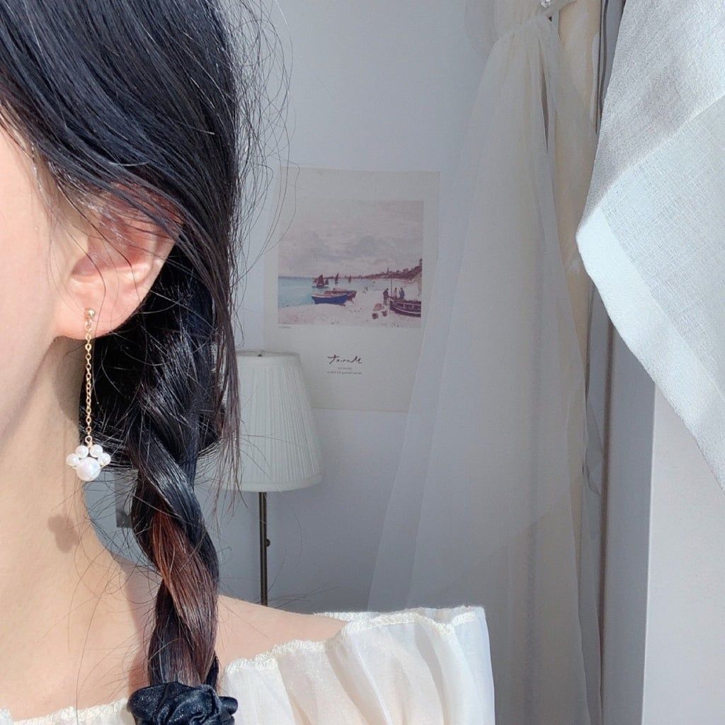 Bông Tai Ngọc Trai Tua Rua Dài Mạ Vàng 14k Móng Vuốt Mèo MADAME HIEN PEARLS BTT093