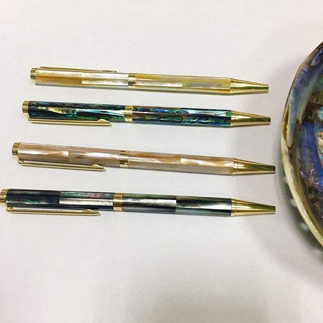 Bút Ký Cao Cấp BLUSAIGON Inspired Làm Từ Vỏ Xà Cừ Ngọc Trai Mạ Titanium Gold Cao Cấp BUT001
