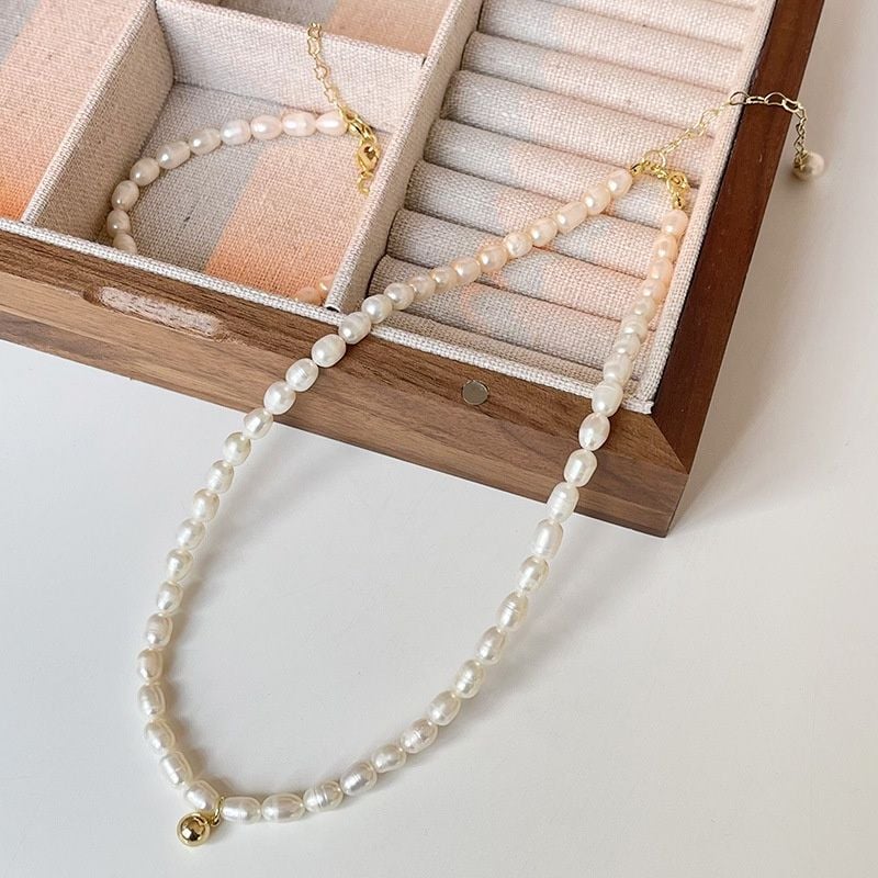 Bộ Trang Sức Gồm Vòng Cổ và Vòng Tay Ngọc Trai Hạt Gạo Đính Tua Rua Chuông Vàng MADAME HIEN PEARLS Đáng Yêu SCG011