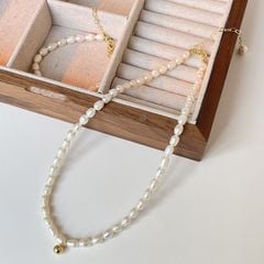 Bộ Trang Sức Gồm Vòng Cổ và Vòng Tay Ngọc Trai Hạt Gạo Đính Tua Rua Chuông Vàng MADAME HIEN PEARLS Đáng Yêu SCG011