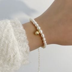 Bộ Trang Sức Gồm Vòng Cổ và Vòng Tay Ngọc Trai Hạt Gạo Đính Tua Rua Chuông Vàng MADAME HIEN PEARLS Đáng Yêu SCG011