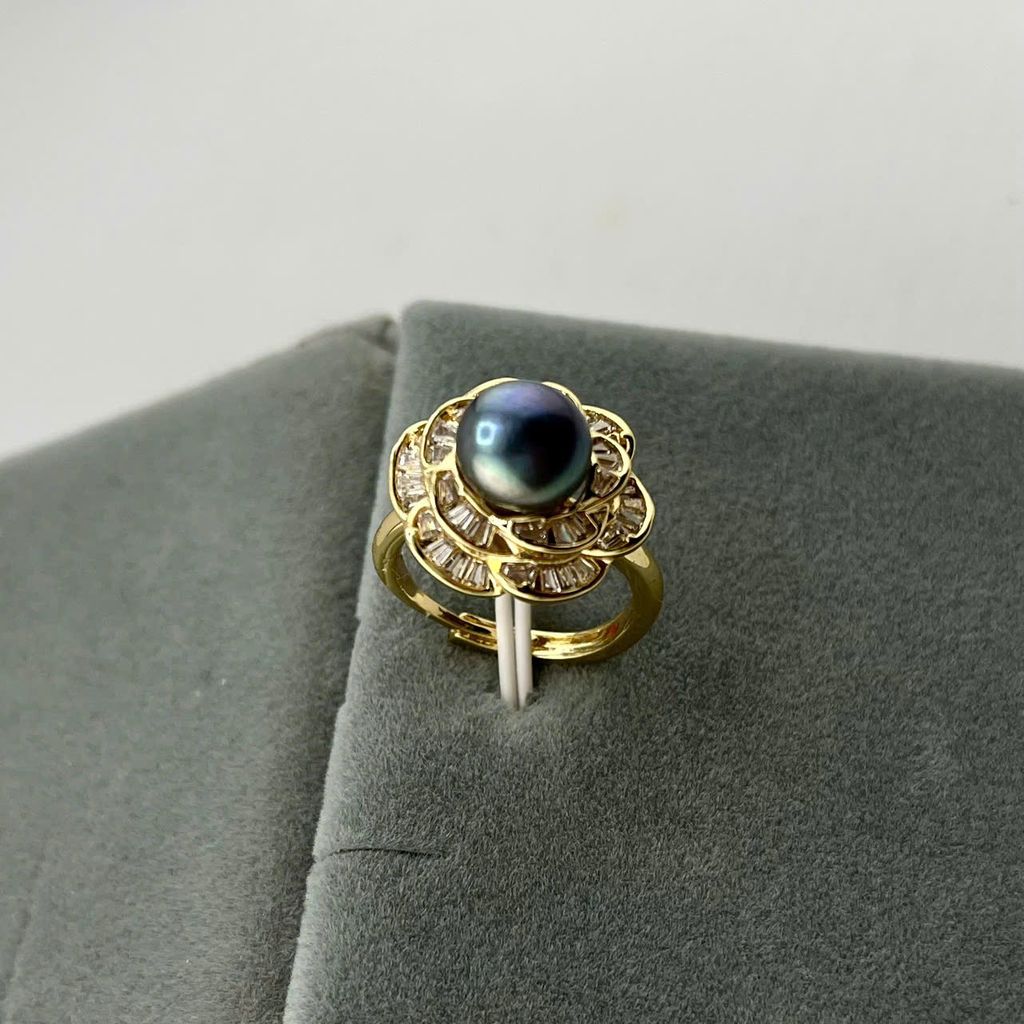 Nhẫn Ngọc Trai Tự Nhiên Hạt Đen Lông Công Mặt Hoa Hồng Nhiều Tầng Sang Trọng MADAME HIEN PEARLS Cho Nữ NN138