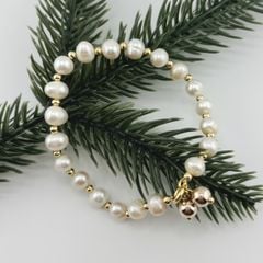 Vòng Tay Ngọc Trai Tự Nhiên Khoá Đính 2 Cham Lục Lạc MADAME HIEN PEARLS Đáng Yêu VTT090