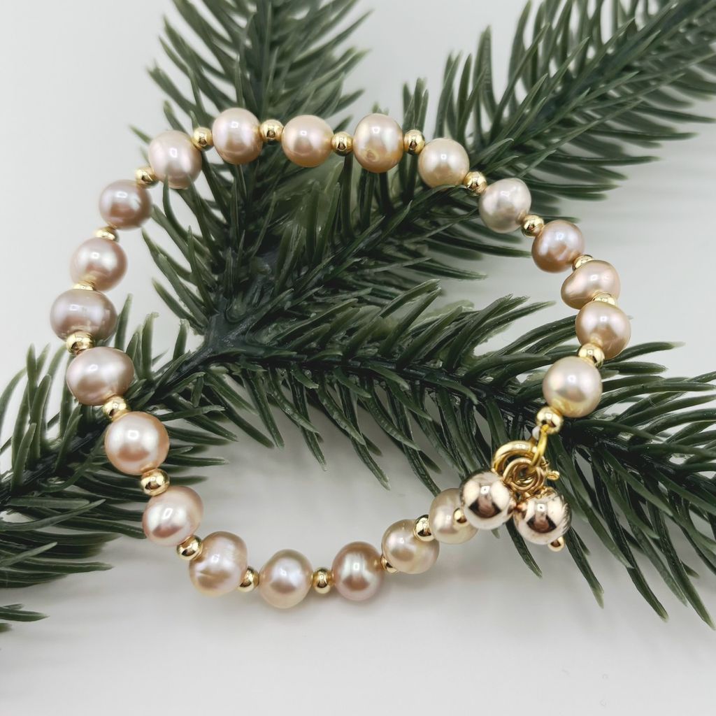 Vòng Tay Ngọc Trai Tự Nhiên Khoá Đính 2 Cham Lục Lạc MADAME HIEN PEARLS Đáng Yêu VTT090