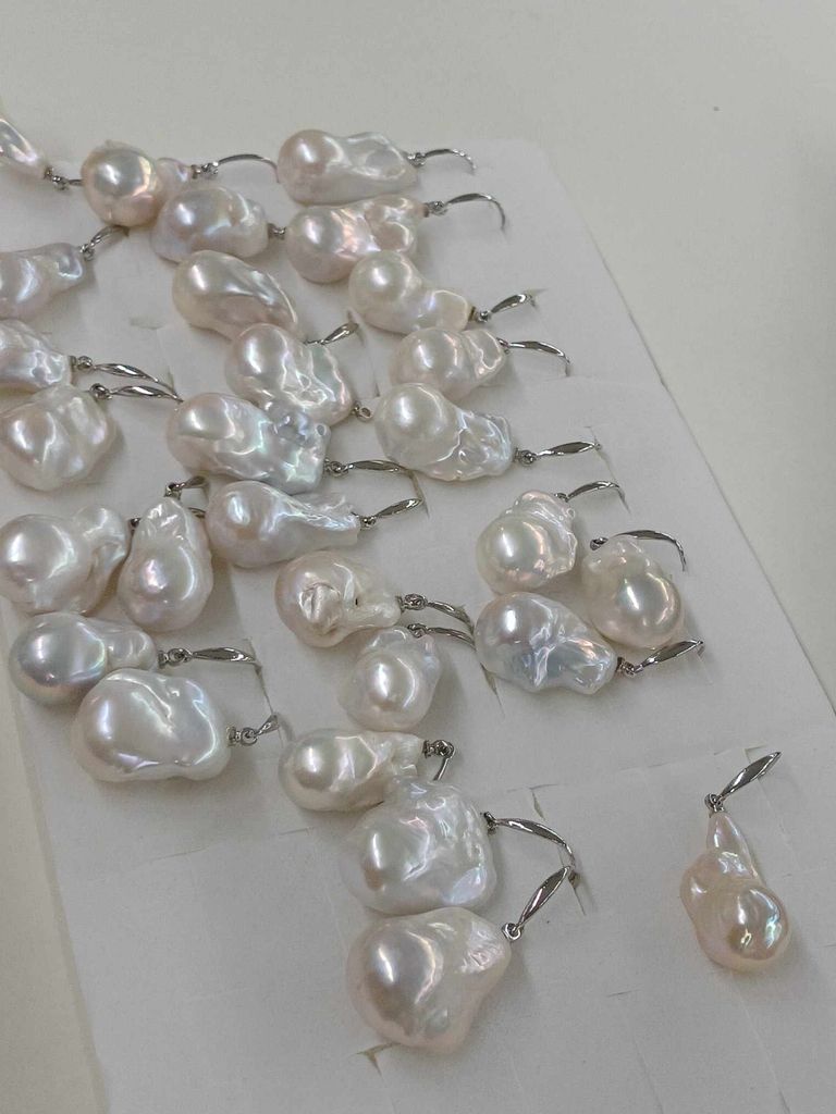 Bông Tai Ngọc Trai Dị Baroque Khủng 18-20mm Đính Khoen Móc Câu Tối Giản Thời Trang Đại Gia Quý Phái MADAME HIEN PEARLS BTB075E