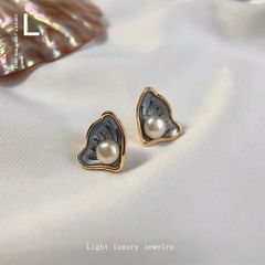 Bông Tai Ngọc Trai Nước Ngọt Tự Nhiên Cánh Bướm Vân Xò Nhỏ Xinh MADAME HIEN PEARLS Cho Nữ BTN076