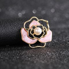 Ghim Cài Áo Hoa Trà Cẩn Vỏ Xà Cừ Đính Hạt Trai Tự Nhiên MADAME HIEN PEARLS Thanh Lịch PKC001
