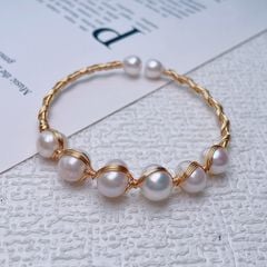 Vòng Tay Ngọc Trai Tự Nhiên Dạng Còng Cứng Mặt Đính 6 Hạt Ngọc Trai MADAME HIEN PEARLS VTT085