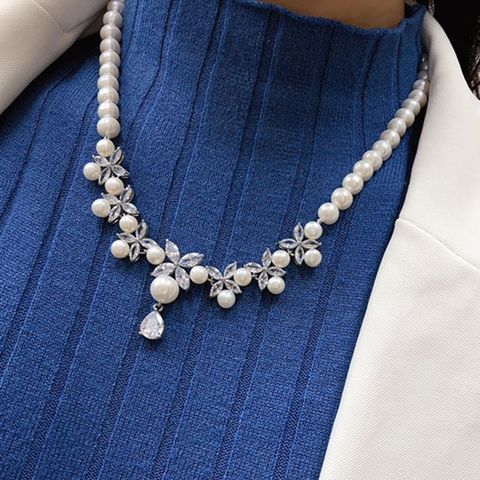 Vòng cổ Ngọc Trai Tự Nhiên Mặt Hoạ Tiết Pha Lê Phối Hoa Sang Trọng Cho Nữ MADAME HIEN PEARLS CT015