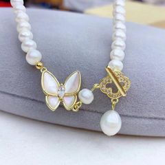 Vòng Cổ Choker Ngọc Trai Nước Ngọt Tự Nhiên Khoá Mặt Bướm Đáng Yêu MADAME HIEN PEARLS Cho Nữ CT013B