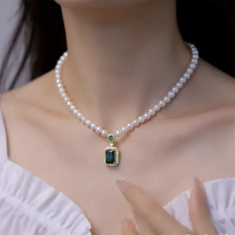 Vòng Cổ Ngọc Trai Tự Nhiên Mặt Ngọc Lục Bảo Hoàng Gia MADAME HIEN PEARLS Quyền Quý Sang Trọng CT054