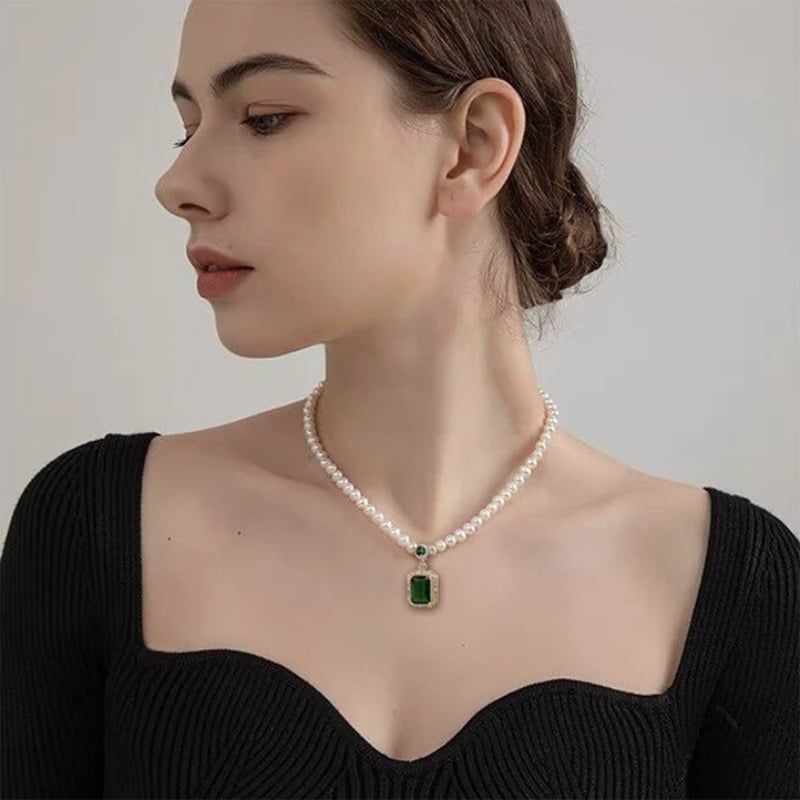 Vòng Cổ Ngọc Trai Tự Nhiên Mặt Ngọc Lục Bảo Hoàng Gia MADAME HIEN PEARLS Quyền Quý Sang Trọng CT054