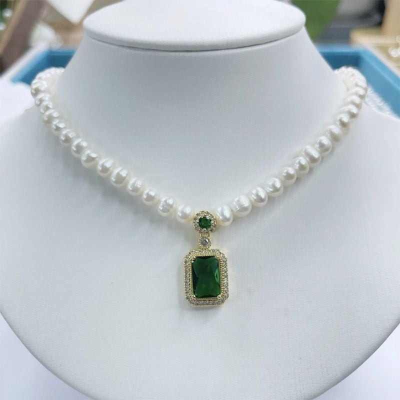 Vòng Cổ Ngọc Trai Tự Nhiên Mặt Ngọc Lục Bảo Hoàng Gia MADAME HIEN PEARLS Quyền Quý Sang Trọng CT054
