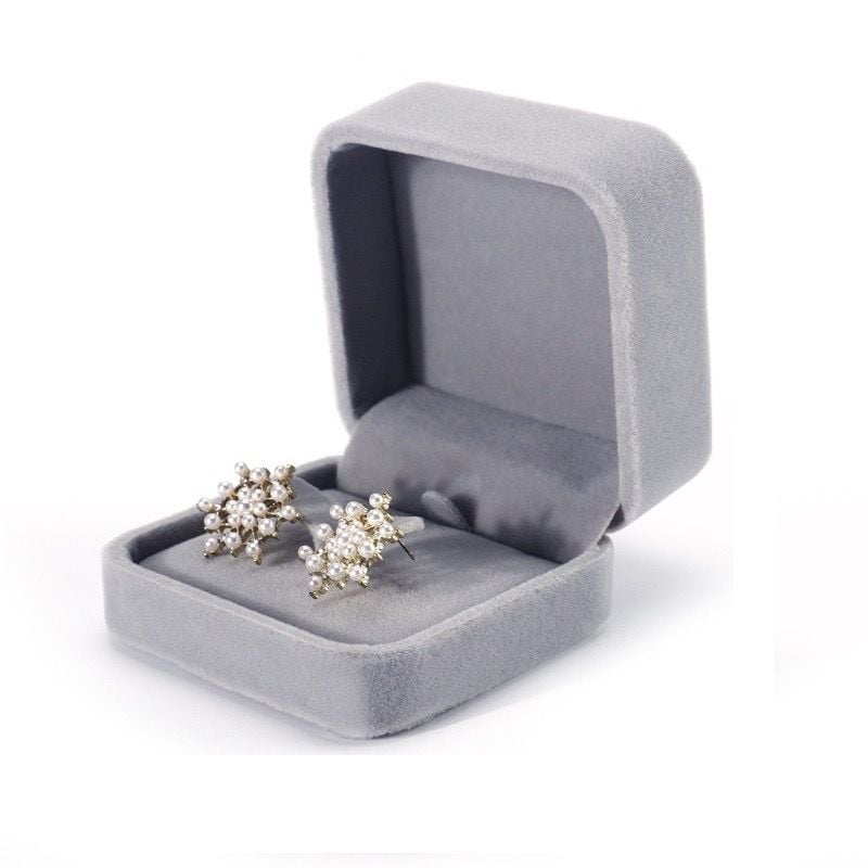 Hộp Đựng Bộ Nữ Trang MADAME HIEN PEARLS Sang Trọng 7,5cm x 7,5cm x 4cm PKG030