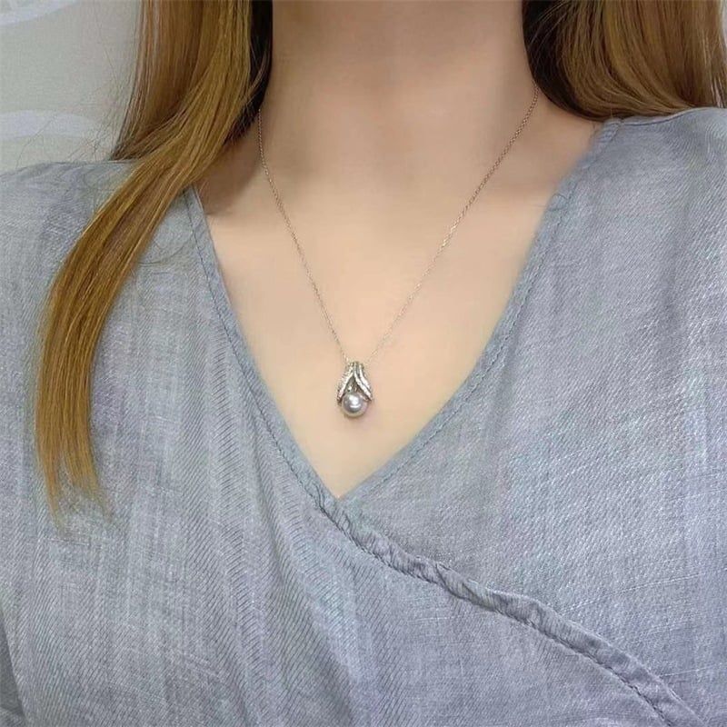 Bộ Trang Sức Bông Tai và Dây Chuyền Mặt Ngọc Trai Dáng Toà Tháp Peninsula Excelsior Ngậm Ngọc MADAME HIEN PEARLS SPS106