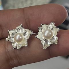 Bông Tai Ngọc Trai Dáng Hoa Trắng Tinh Mềm Mại Tinh Xảo MADAME HIEN PEARLS Sang Trọng Cho Nữ BTN249