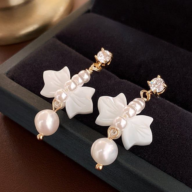 Bông Tai Bạc Madame Hien Pearls Hình Nơ Đính Ngọc Trai Nước Ngọt BTT026