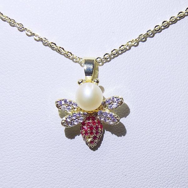 Mặt Dây Chuyền Ngọc Trai Tự Nhiên Hình Con Ong Đính Đá Zircon Đáng Yêu MADAME HIEN PEARLS Cho Nữ MN050