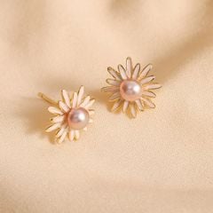 Khuyên Tai Hình Hoa Cúc Nhỏ Đơn Giản Đính Ngọc Trai Tự Nhiên Thời Trang MADAME HIEN PEARLS Cho Nữ BTN062