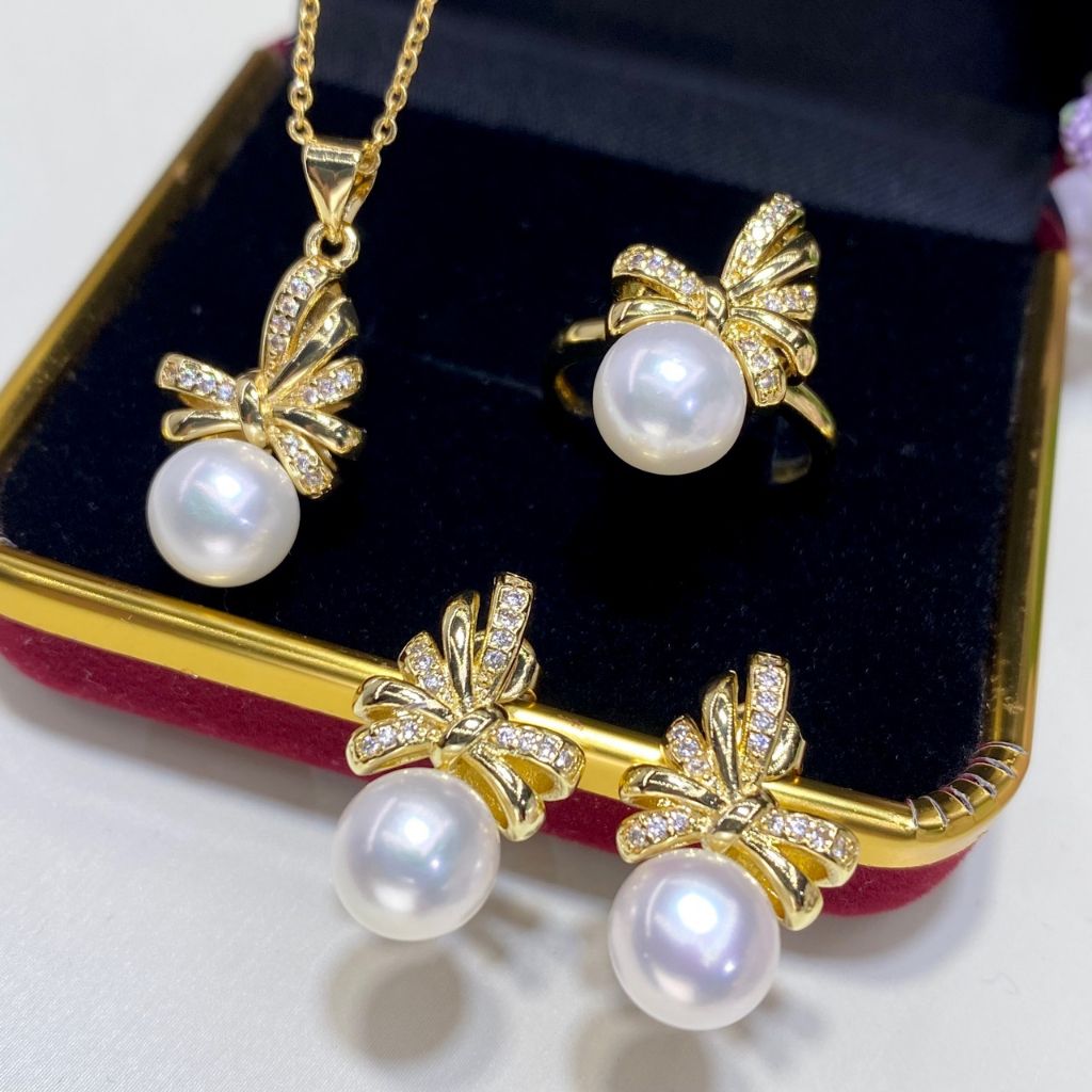 Bộ Set Trang Sức Ngọc Trai Dây Chuyền, Nhẫn Và Bông Tai Nơ Đáng Yêu MADAME HIEN PEARLS Cho Nữ SPS100