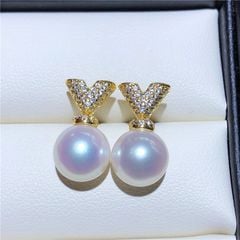 Khuyên Bông Tai Bạc 925 Mạ Vàng Chữ V Đơn Giản MADAME HIEN PEARLS Cho Nữ BTN043